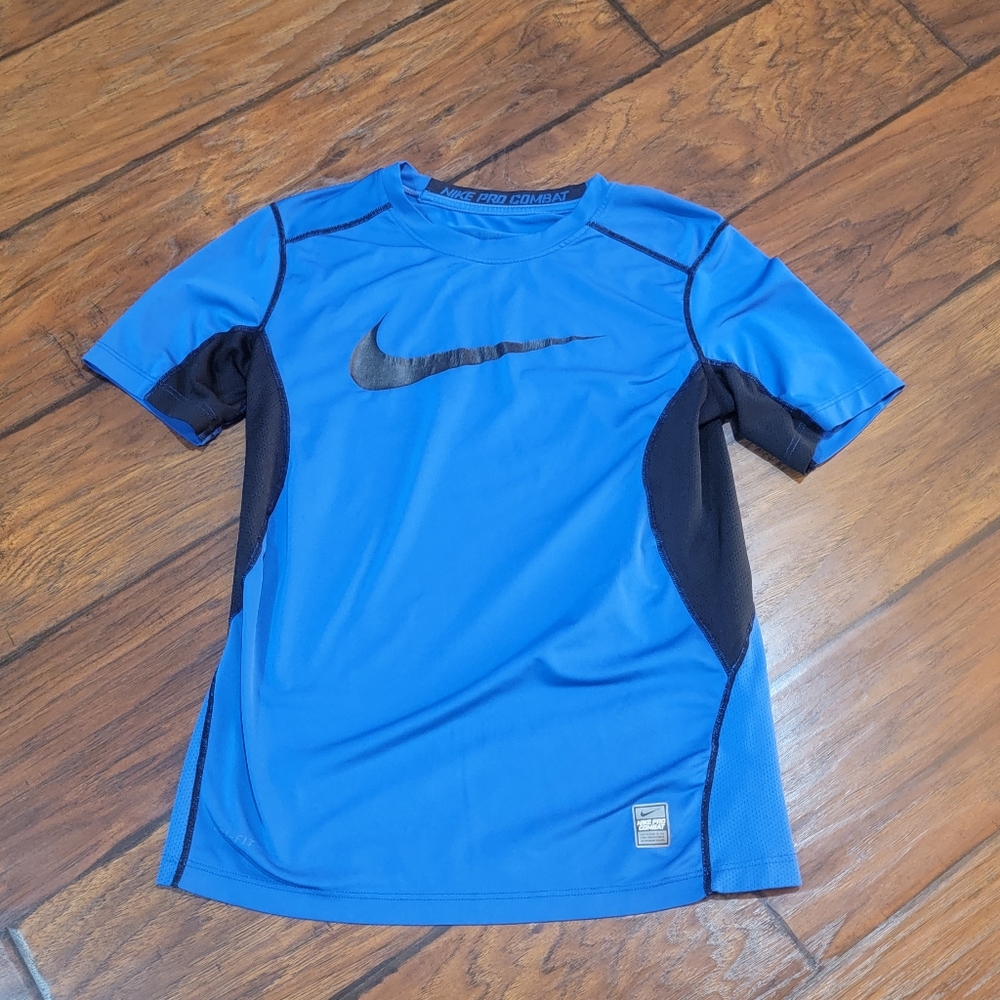Nike top